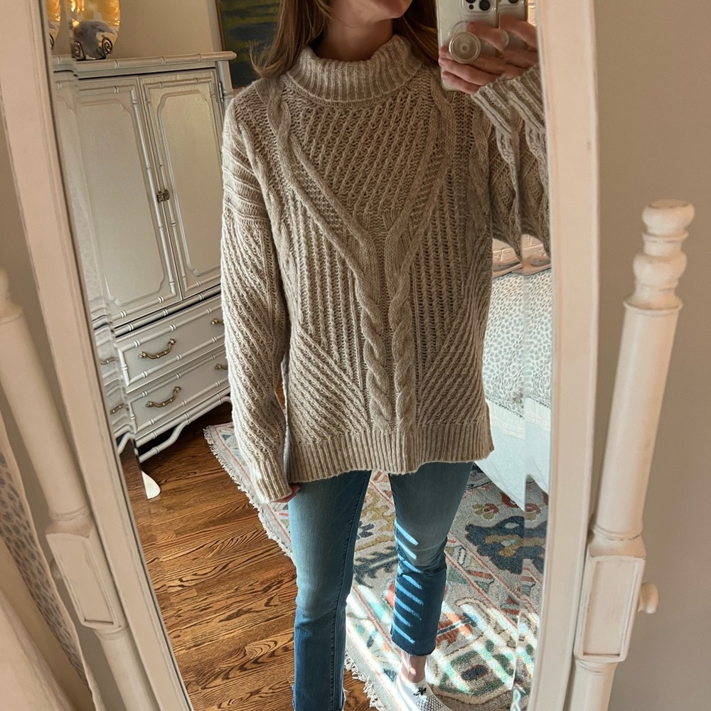 Yerse size medium sweater